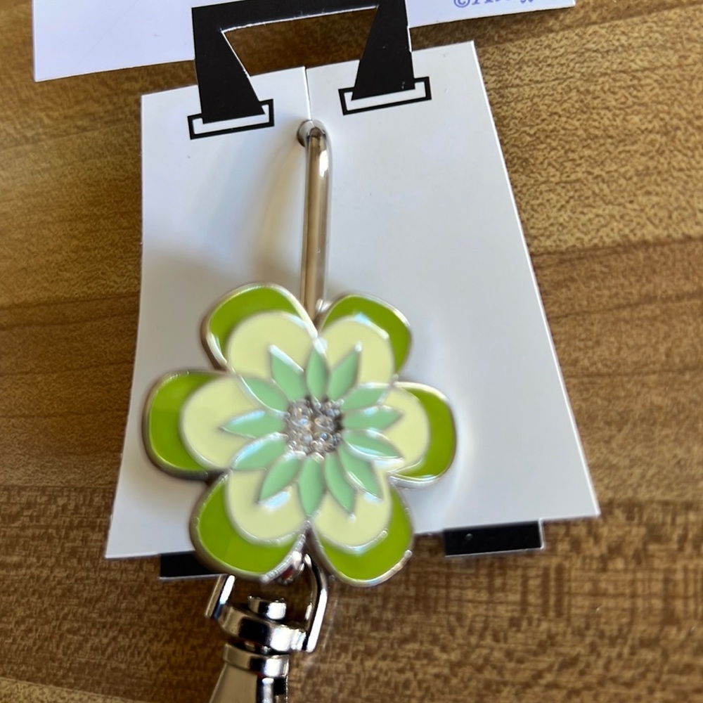 Green Flower Key Finder - Picture 3 of 8
